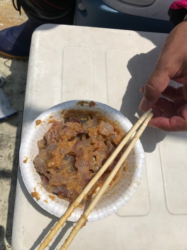 alt="青じそで包んだ即席イサキ漁師飯"