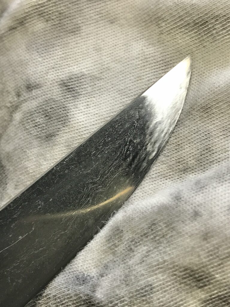 研ぎ上がりの短刀 地鉄の透明感